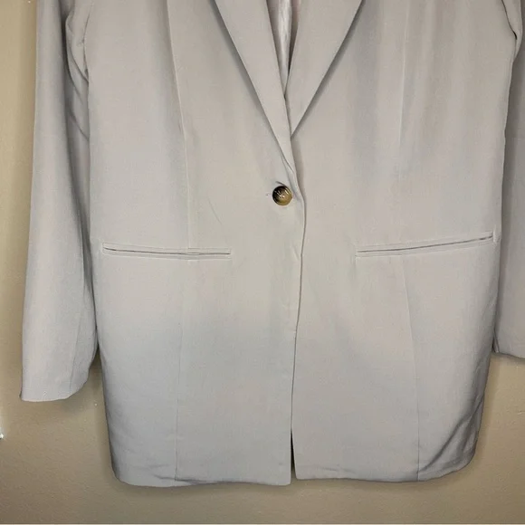 Stoosh Women's Beige Silk Feel Blazer Size Medium - Picture 2 of 6